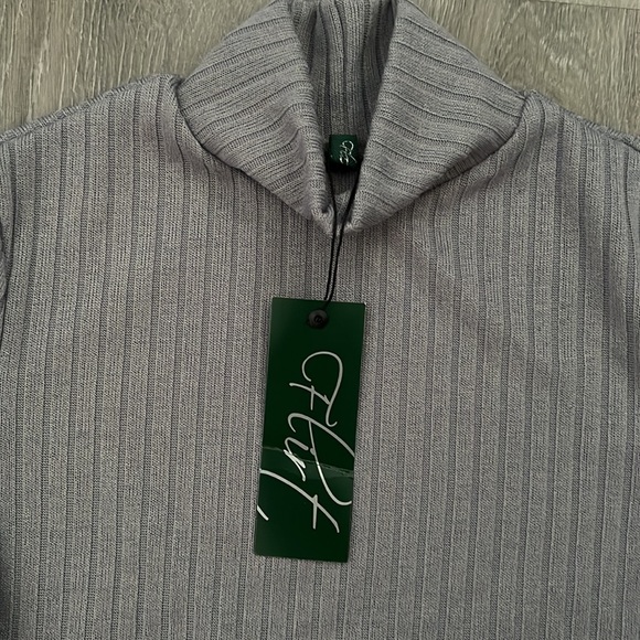 FLIRT - Picture 2 of 6